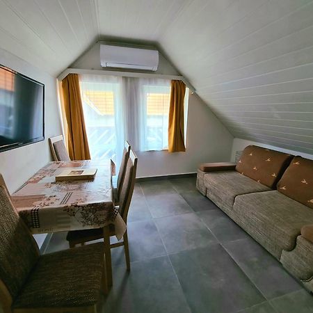 Regina Apartman Hegyko Ngoại thất bức ảnh