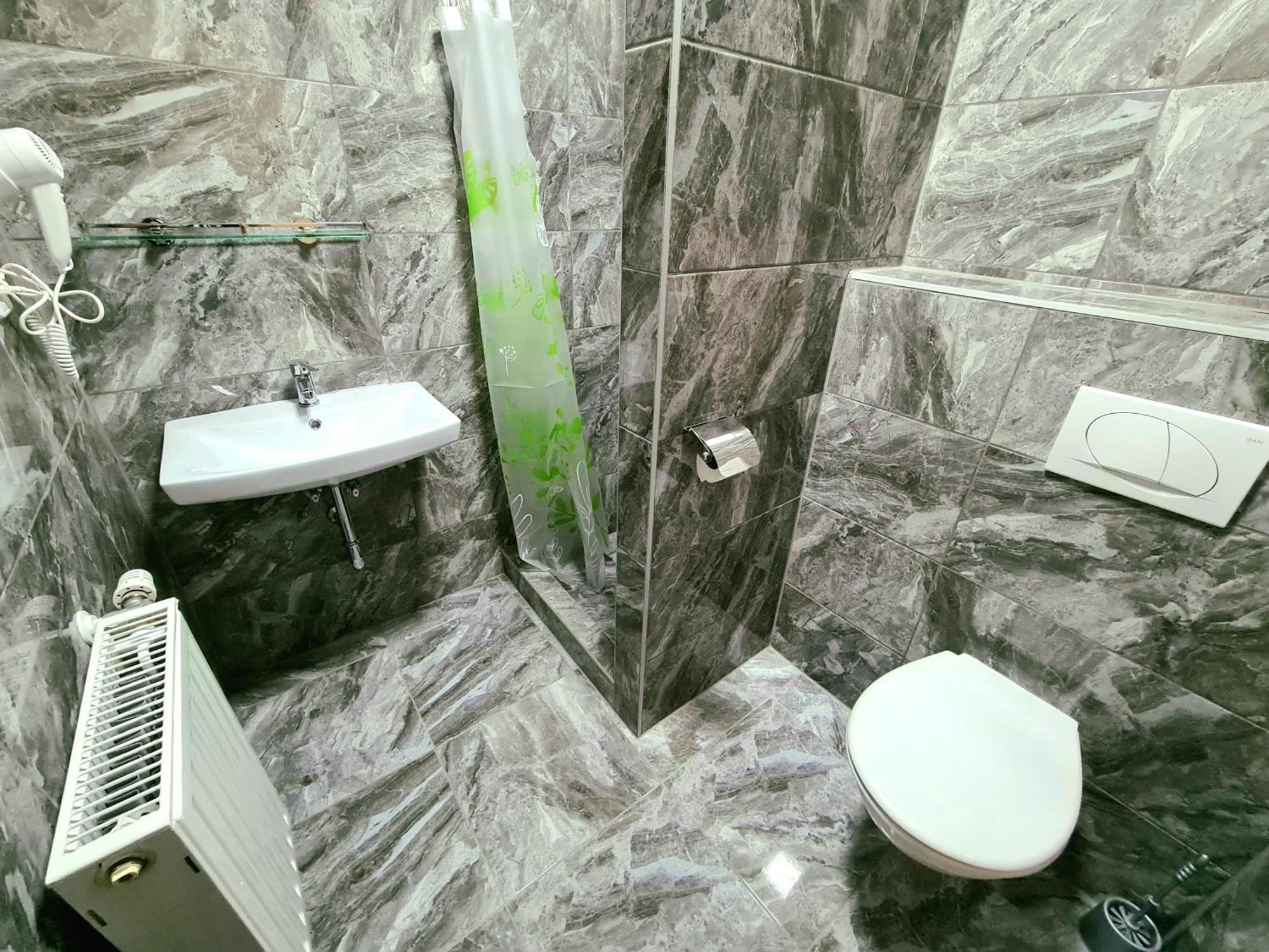 Regina Apartman Hegyko Ngoại thất bức ảnh