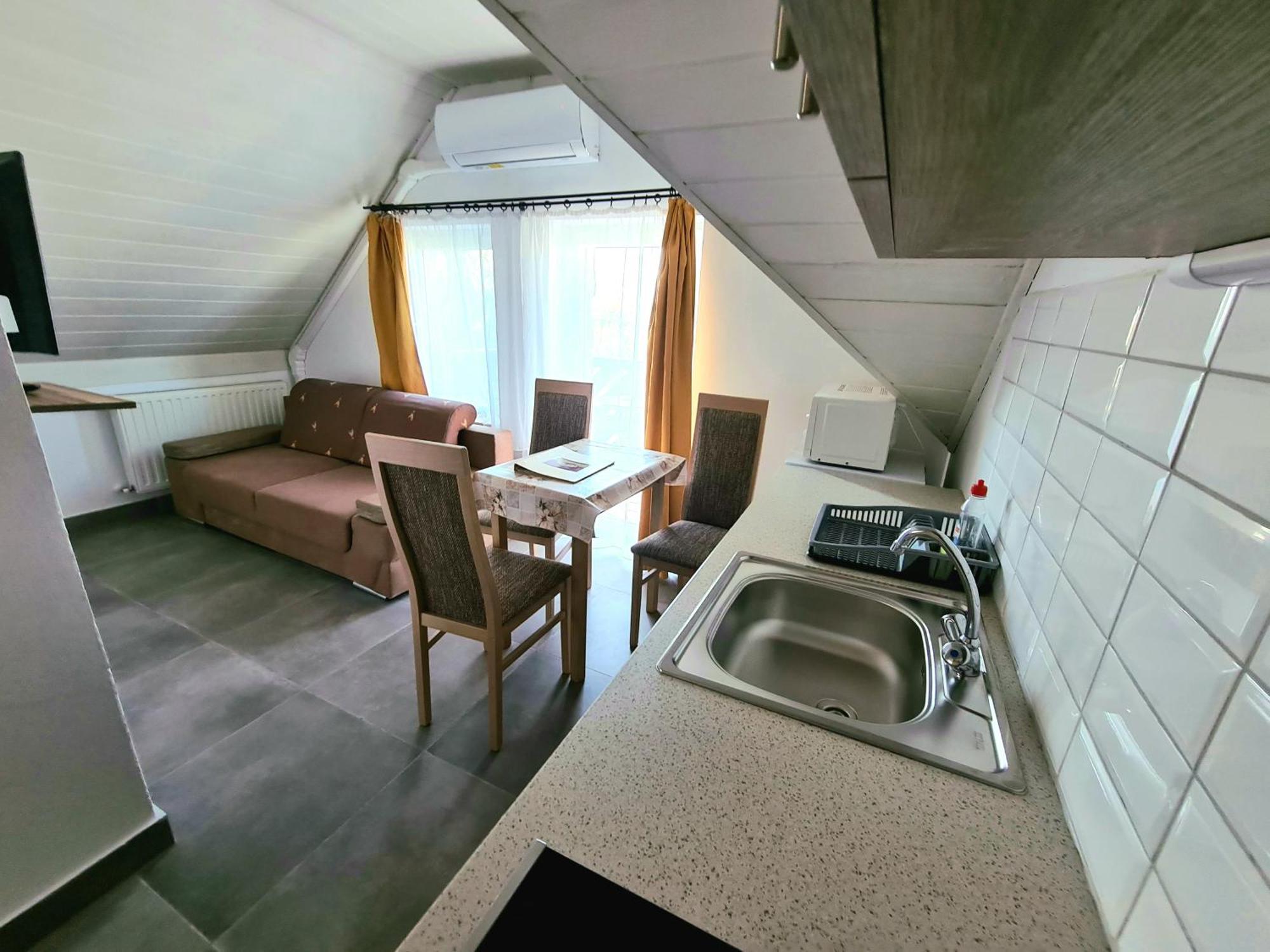 Regina Apartman Hegyko Ngoại thất bức ảnh